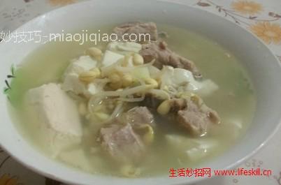 黄豆芽排骨豆腐汤