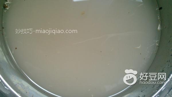 轻松洗净香菇皱褶污垢