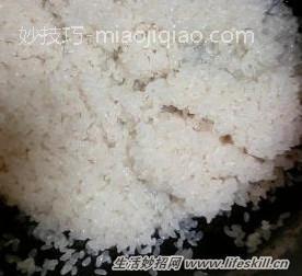 大米中的沙粒巧去除 