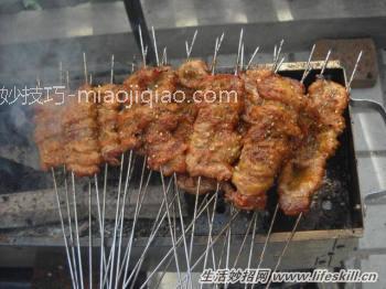 怎样才能烤出好吃的秘制肉串？