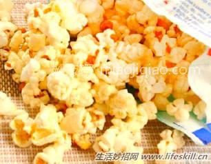 巧用微波炉做爆米花 