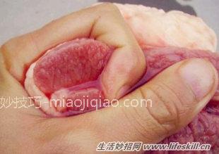 如何鉴别注水猪肉?