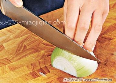 切洋葱不流泪的实用小妙招 