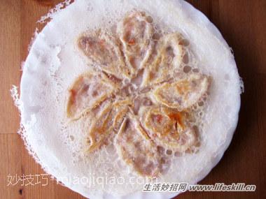 巧用不沾平底锅做冰花煎饺