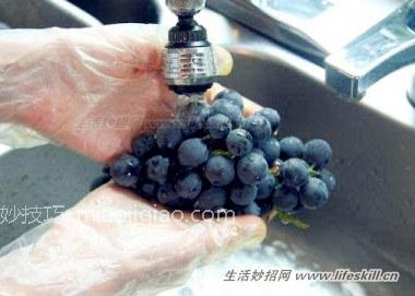 大饭店主厨教你如何将葡萄洗得晶莹剔透！ 