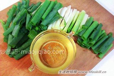 吃不完的葱蒜巧做葱油、蒜油