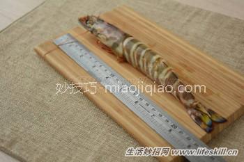 大明虾开背去肠泥小技巧