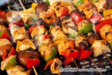 吃烧烤,烤肉、烤鱼不沾不碎小妙招