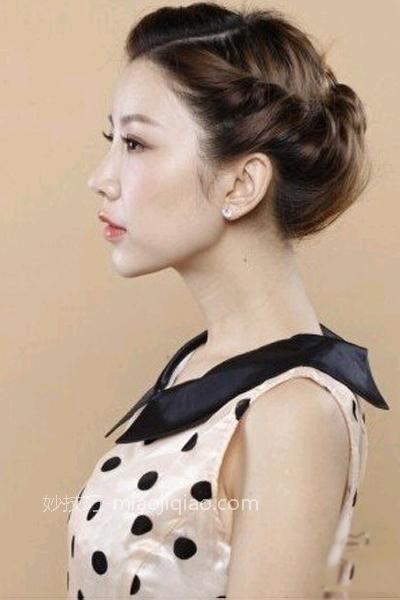无刘海伴娘发型扎法步骤 复古风衬托新娘