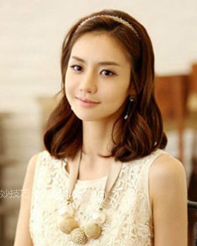 中长发伴娘发型赏析 清新甜美的优雅淑女
