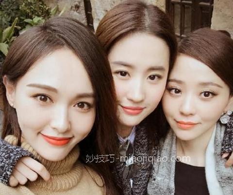 明星伴娘礼服图片大集合 谁丑谁美一目了然