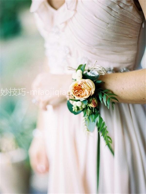 唯美伴娘手腕花图片 与新娘手腕花相呼应