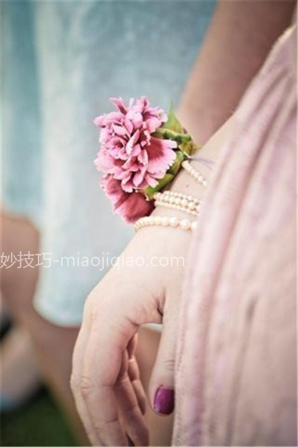 唯美伴娘手腕花图片 与新娘手腕花相呼应